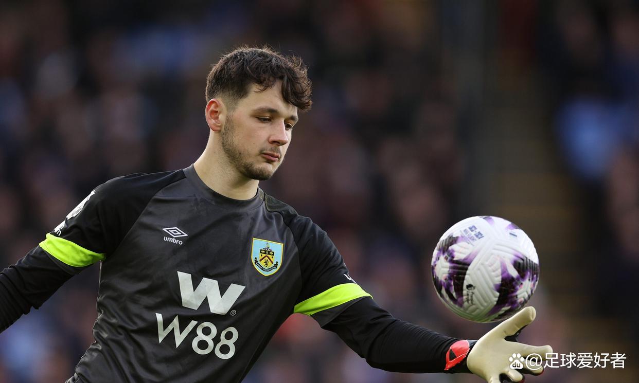 开云体育入口-阿森纳门将表现抢眼，成为球队定海神针()  第2张