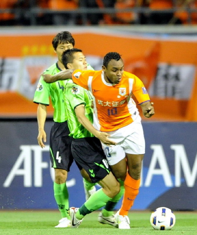 开云体育娱乐app-汕头佳兆业后卫接连献神助攻，帮助球队胜利(港片开局和陈浩南抢人)  第1张