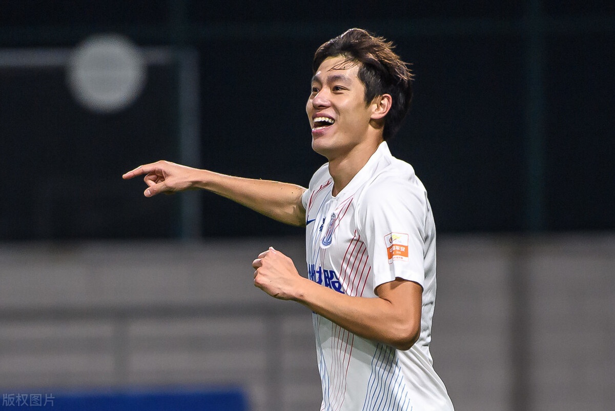 开云体育娱乐app-汕头佳兆业后卫接连献神助攻，帮助球队胜利(港片开局和陈浩南抢人)  第2张