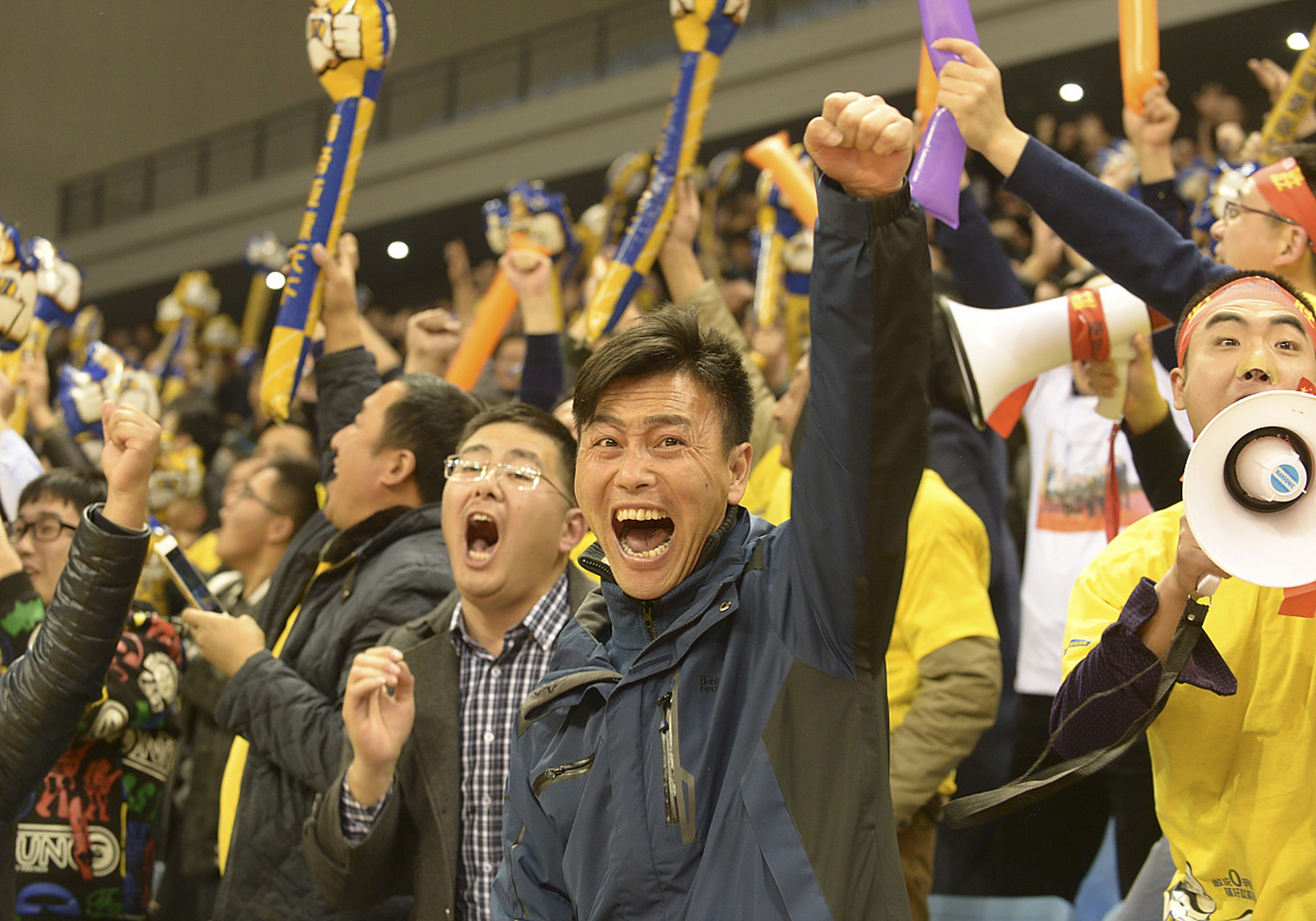 开云体育-比赛现场气氛热烈，球员们百分百投入，精彩纷呈！()  第2张