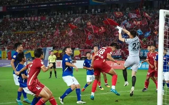 开云体育入口-聚焦胜负之争，强队对决激起球迷看点无限()  第1张