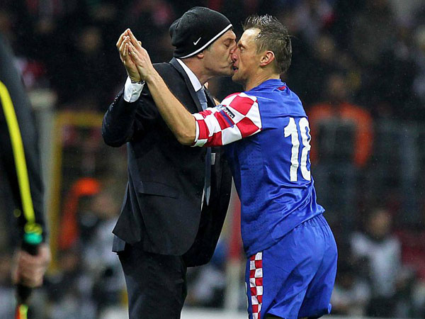 开云-老马砍下三双带领骑士胜魔术，实力再现，奠定领导地位()  第1张