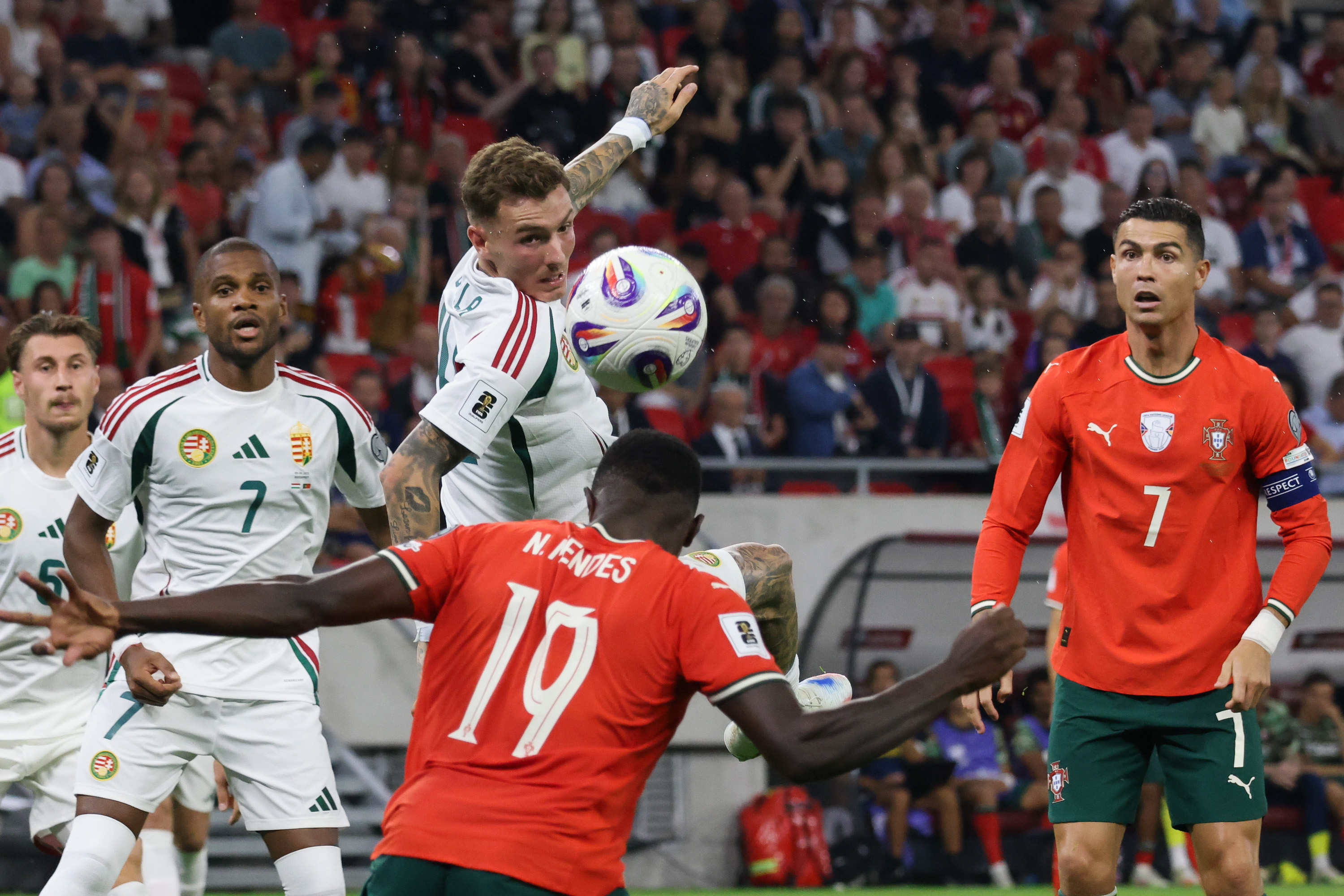 开云官方在线-葡萄牙对阵比利时，争夺晋级机会()  第1张