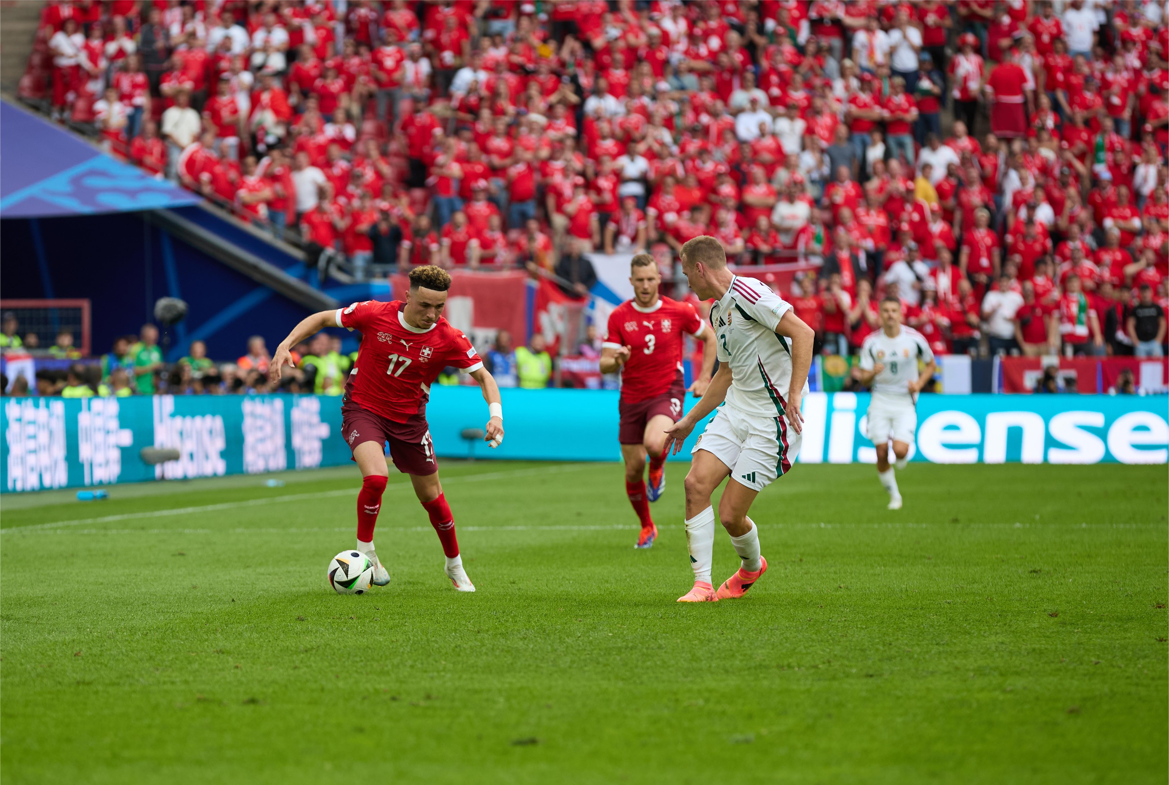 欧洲杯比赛上演悬念大战，胜者晋级()  第2张