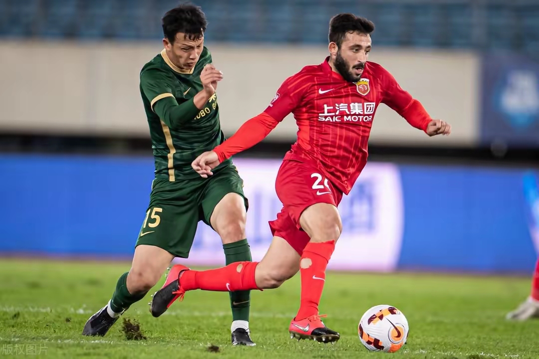 开云sports-富力客场战平恒大，中超榜首之争持续紧张()  第2张