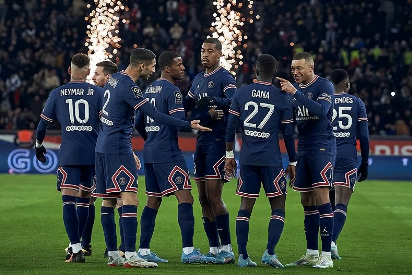 开云体育娱乐app-巴黎圣日耳曼队外援状态神勇，领队勇夺胜利()  第1张