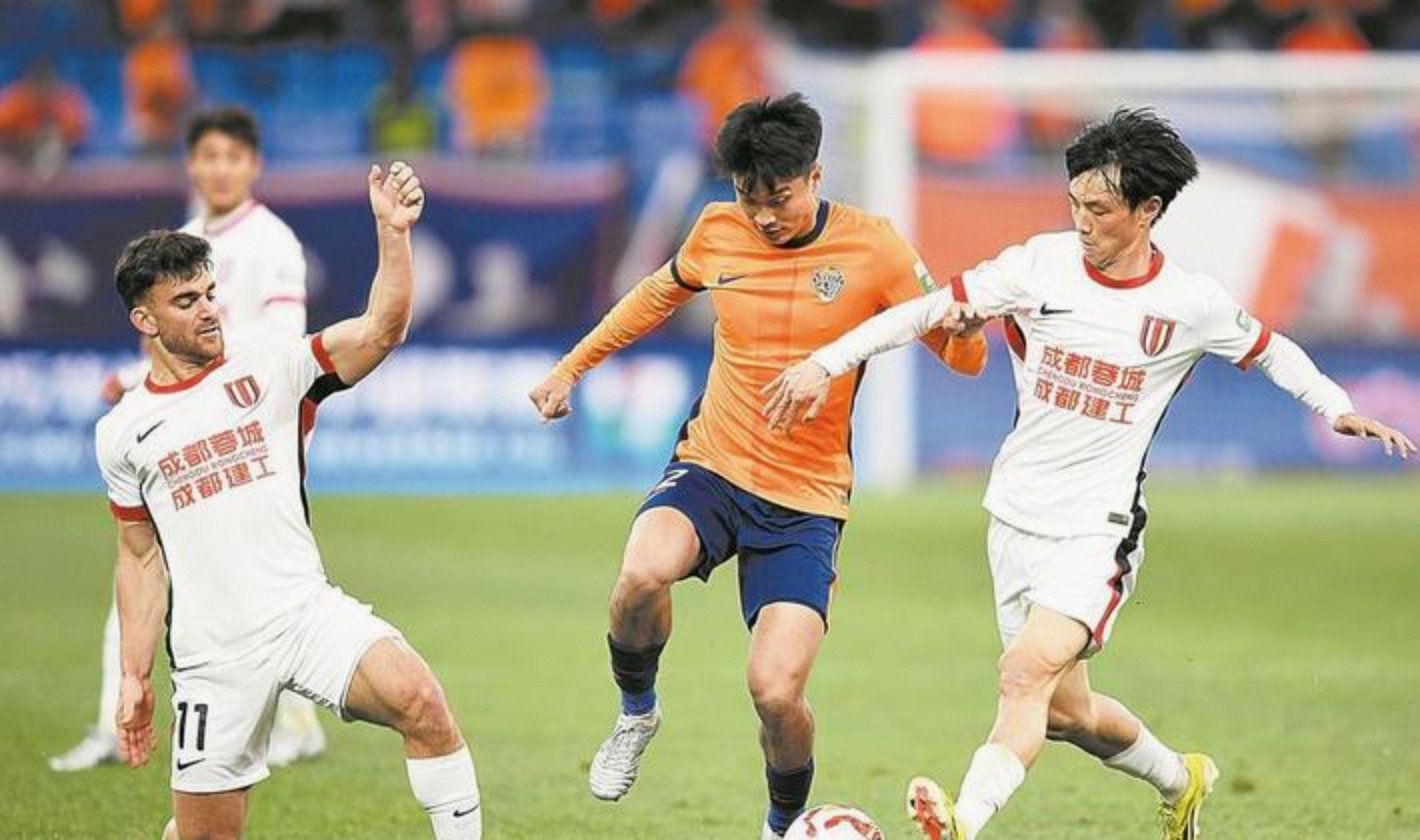 开云官方在线-球员在比赛中展现出了顽强的战斗精神()  第1张