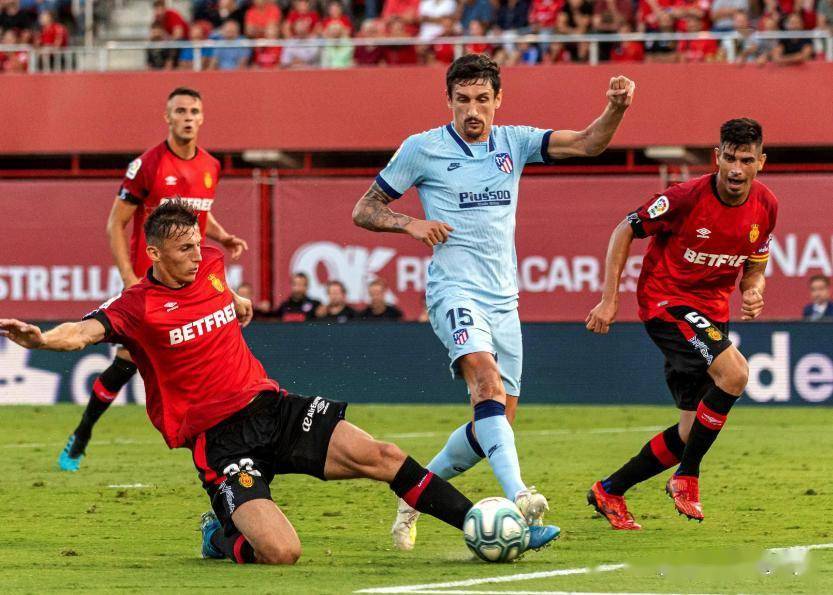 开云官方在线-塞维利亚在主场表现出色，全面压倒对手()  第2张